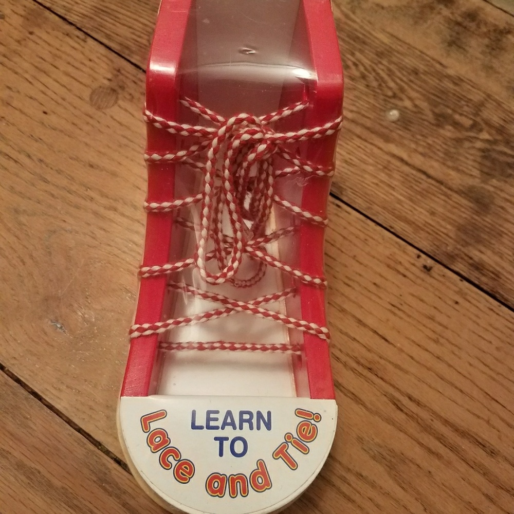 NWT Melissa And Doug Learn to Tie Wood Shoe